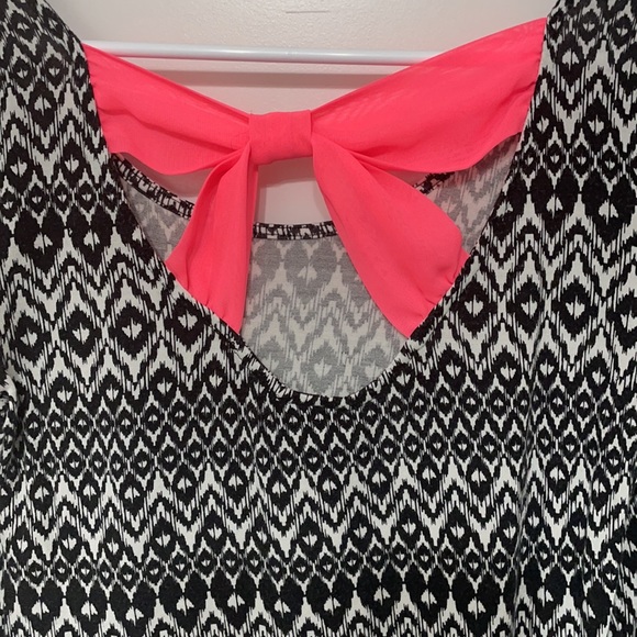 Rue21 Black & White Patterned Long Sleeve - Picture 2 of 2